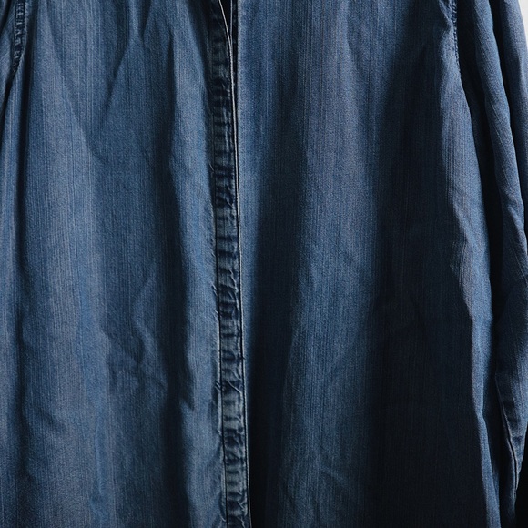 GAP 1969 Lightweight Button Denim Shirt - Picture 2 of 3